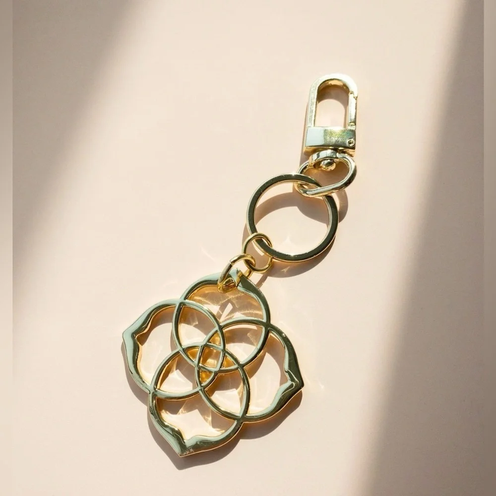 KENDRA SCOTT Gold Plated Metal Dira Medallion Keychain